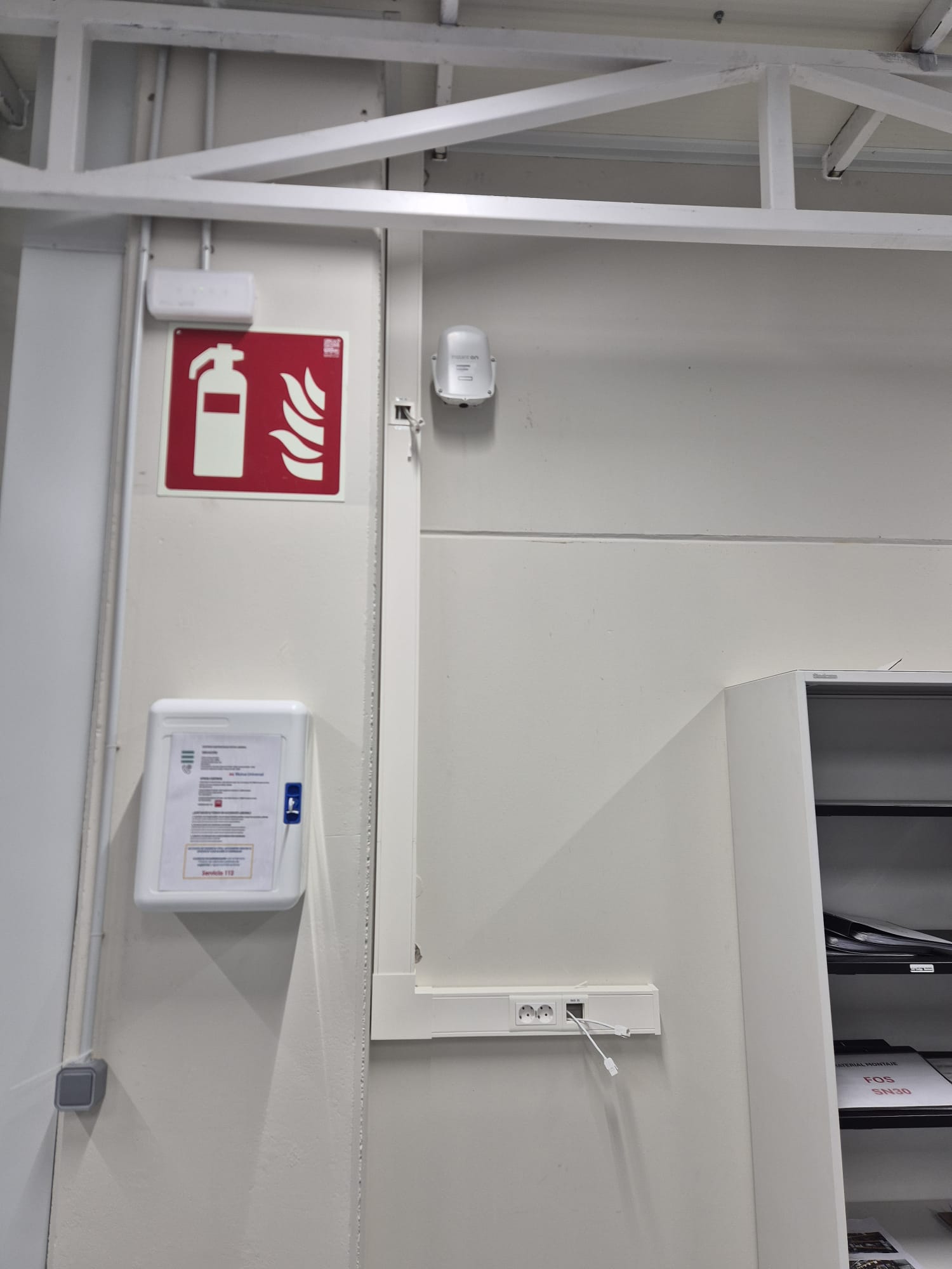 Punto de acceso de la red WiFi profesional instalado en ARQUIMEA