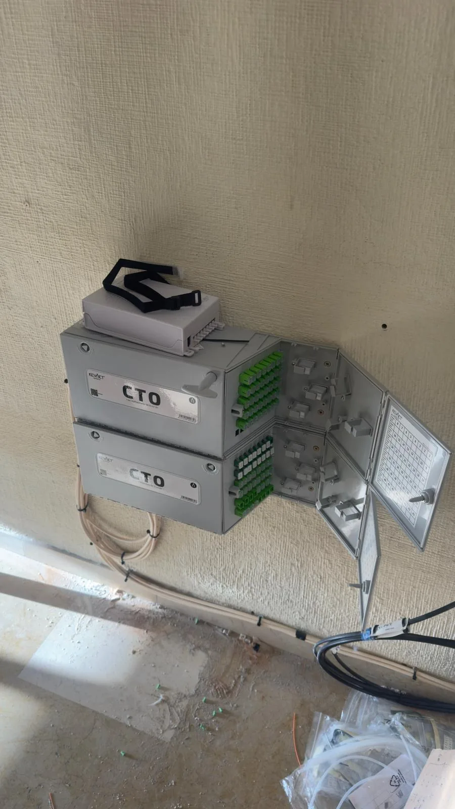 CTO abiertas y preparadas para conectar nuevas acometidas de fibra