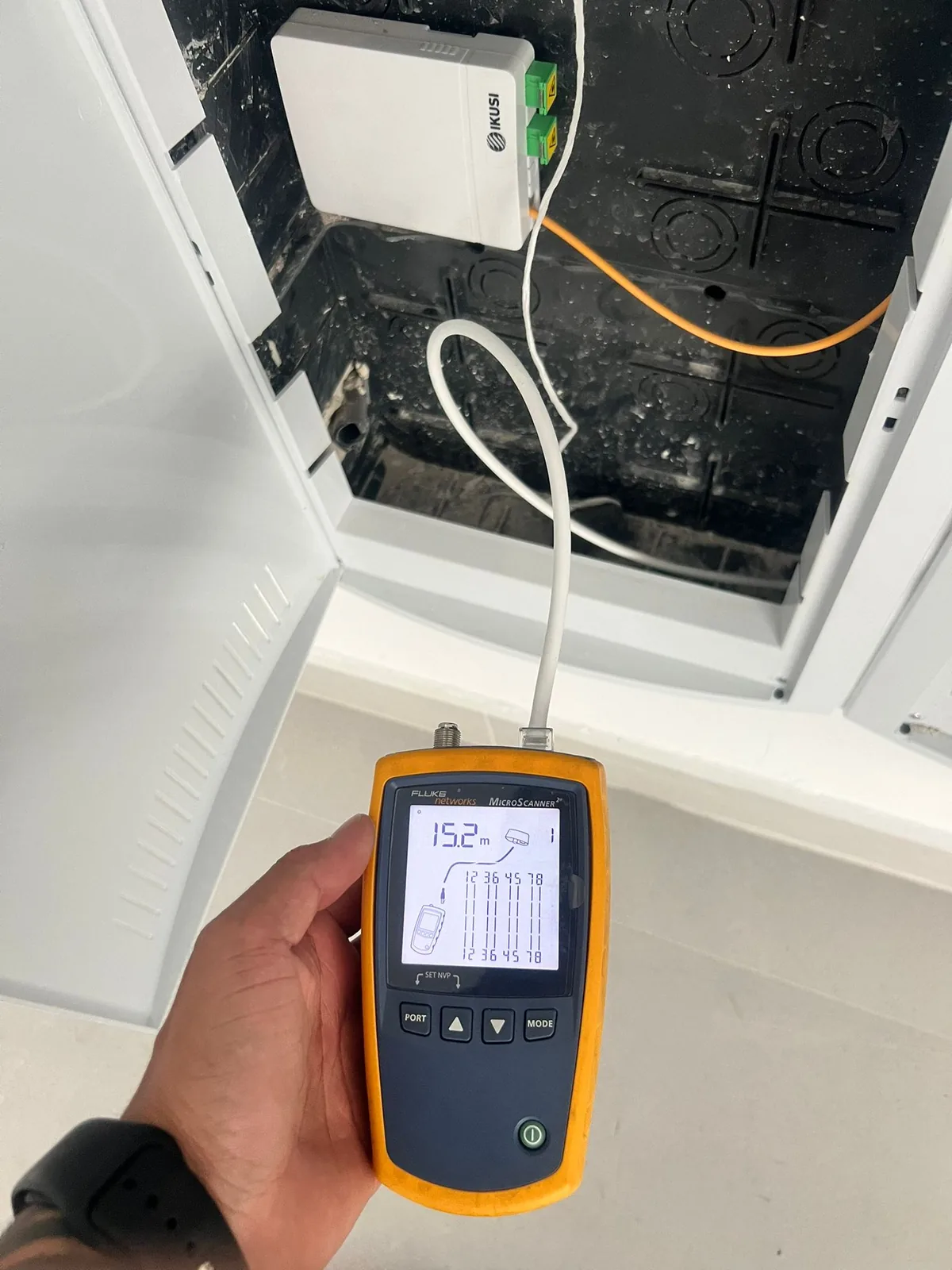 Fluke MicroScanner con lectura de 15,2 metros y mapa de hilos en Futura Velilla.
