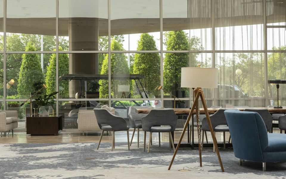 Zona de recepción y descanso de un hotel