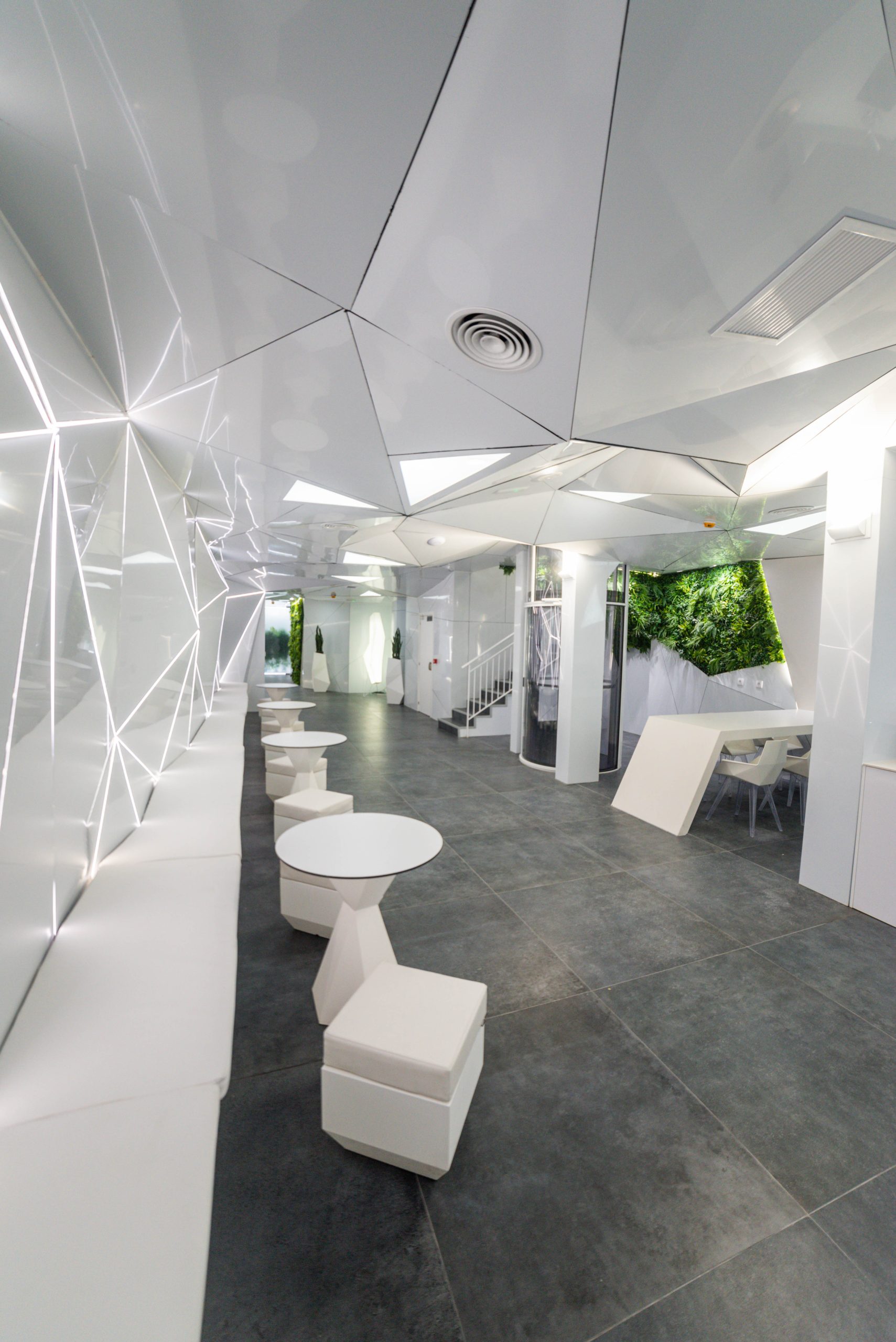 Zona común del hotel cápsula Optimi Rooms Madrid